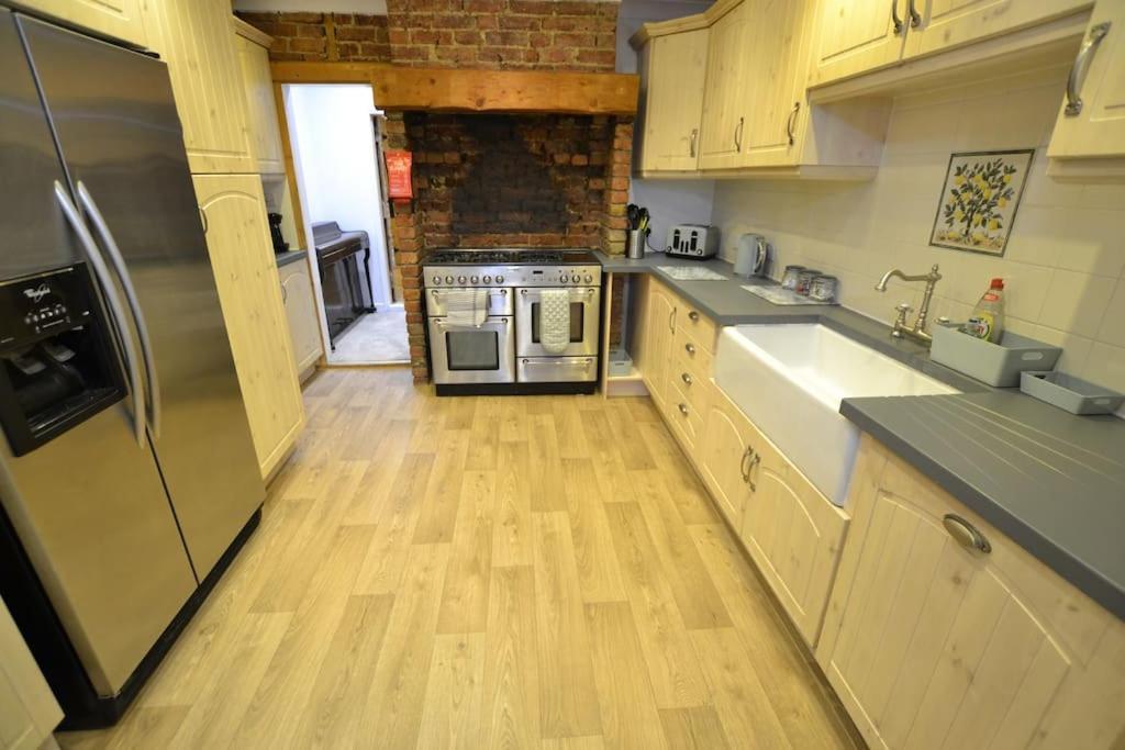 Villa The Hive 4 Bed House Pool Table Air-Con Maidstone Esterno foto